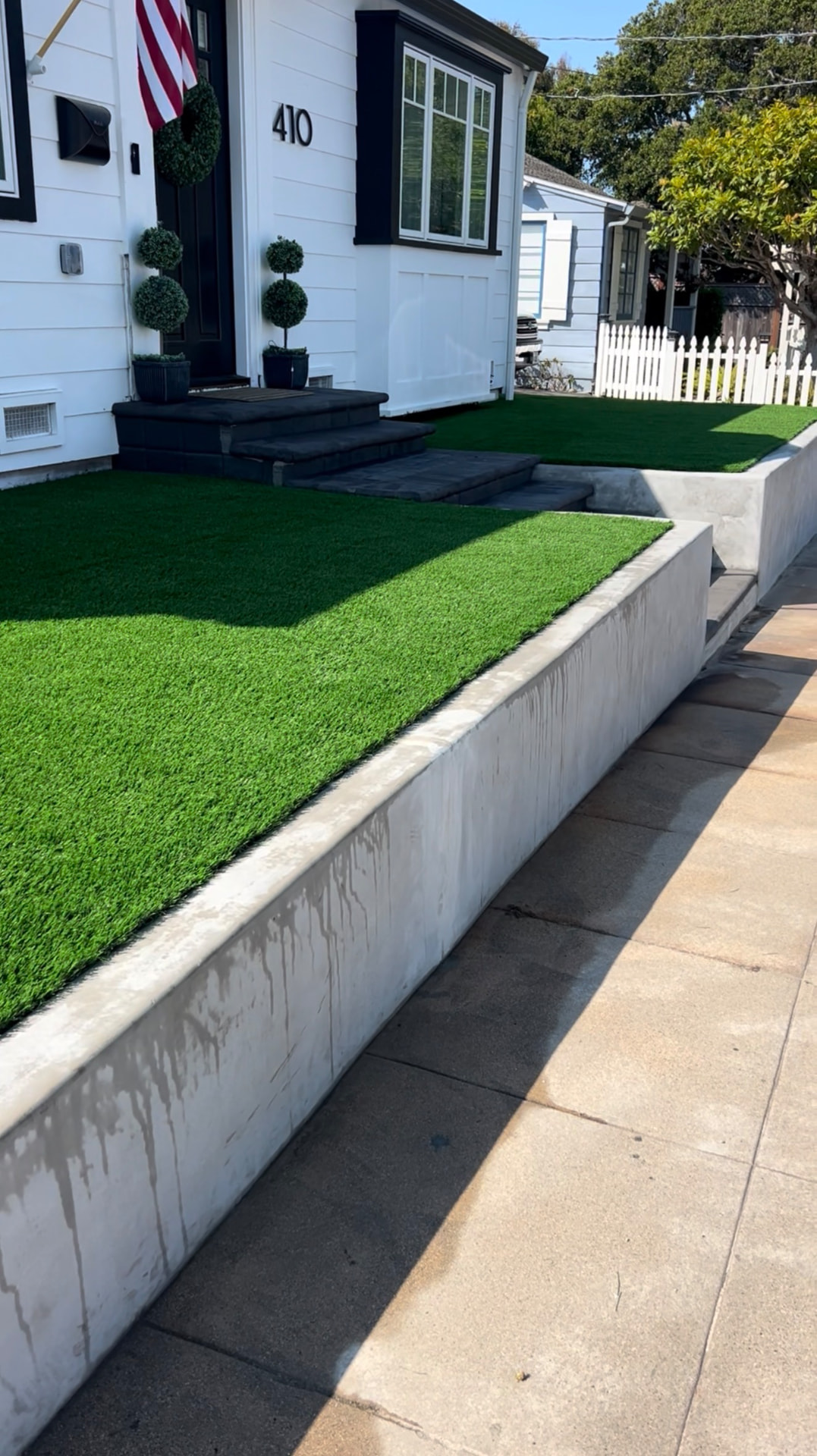 Front-yard artificial turf with entry steps and retaining walls